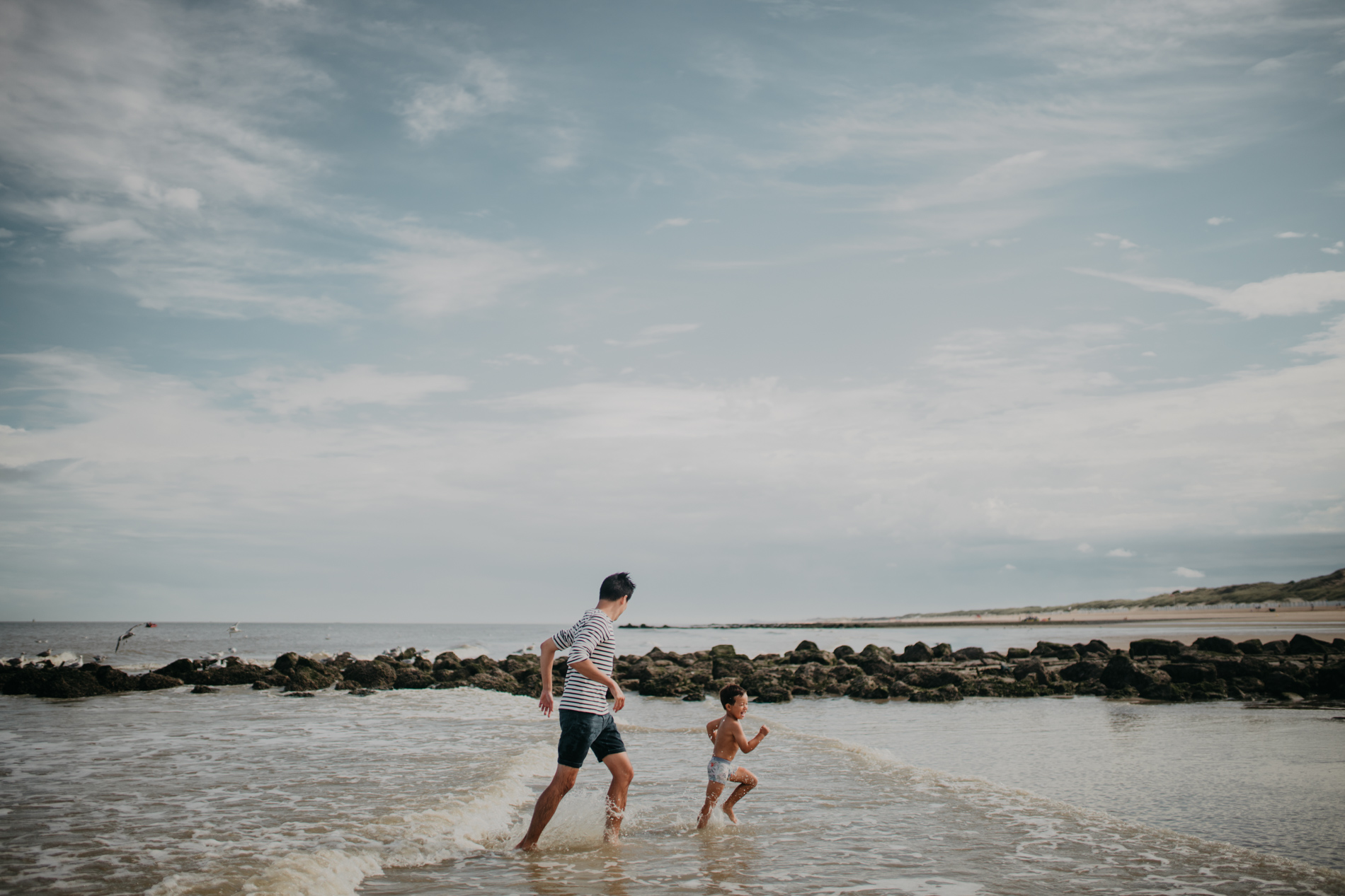 photographe familles lifestyle brabant wallon - caroline de patoul - seances familles en exterieur - photographier le quotidien -