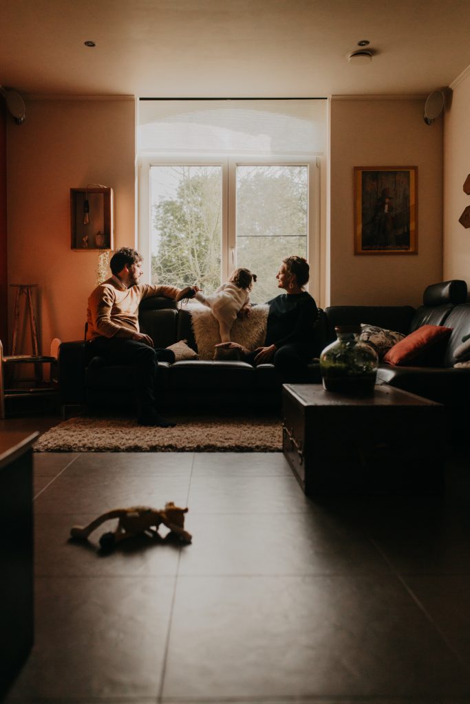 photographe familles lifestyle brabant wallon - caroline de patoul - seances familles a domicile - photographier le quotidien -